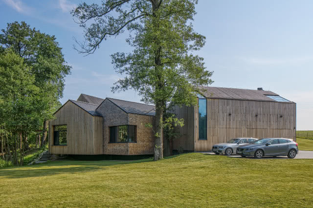 Widok na bryły, które tworzą zagrodę