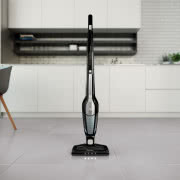 Wyjmowana część ręczna pozwala wygodnie sprzątać...