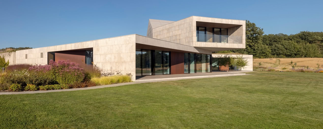 Dom Loop od Mobius Architekci. W harmonii z naturą
