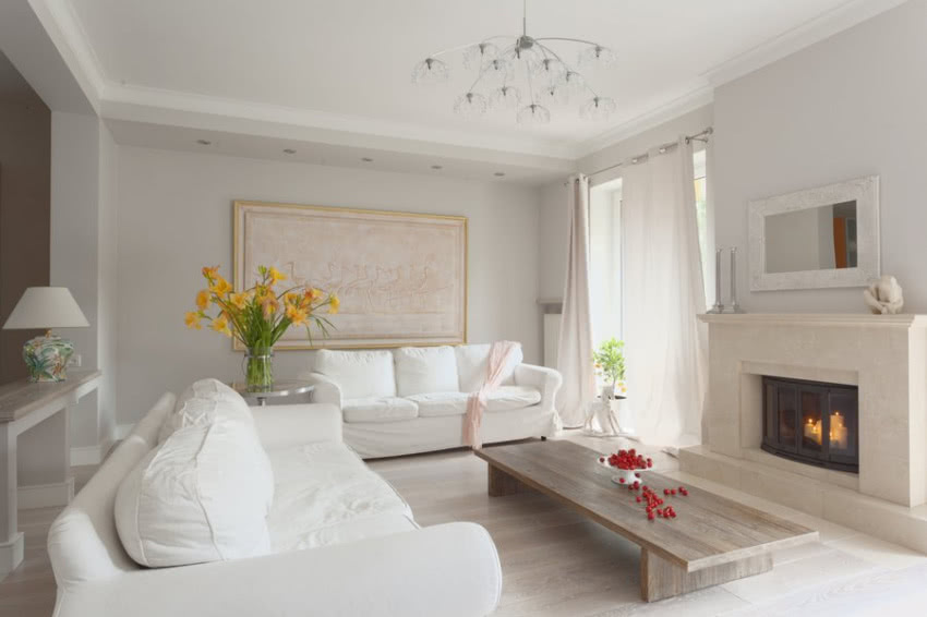 We wnętrzach w tonacji off white Kinga z...