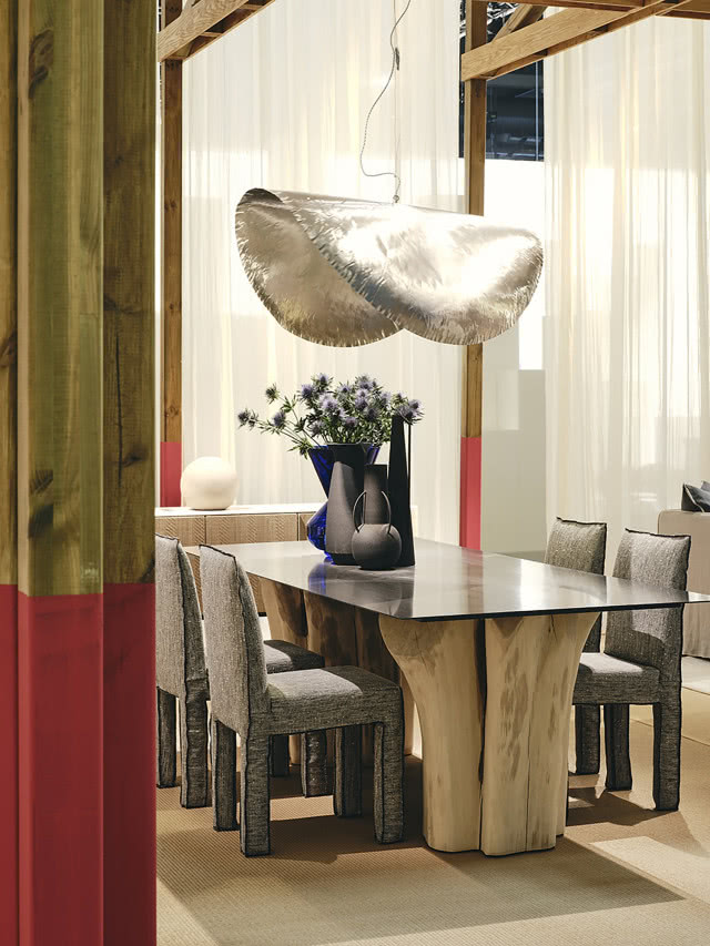 fantazyjna lampa nad stołym