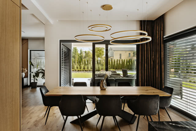 Kuchnia, jadalnia i salon połączona z tarasem i ogrodem