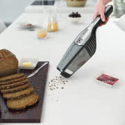 Wyjmowana część ręczna pozwala wygodnie sprzątać...