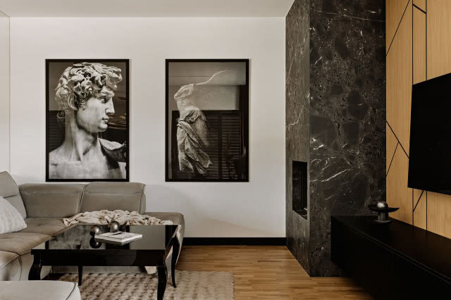 duet grafik z postaciami Dawida i Nike. Kominek