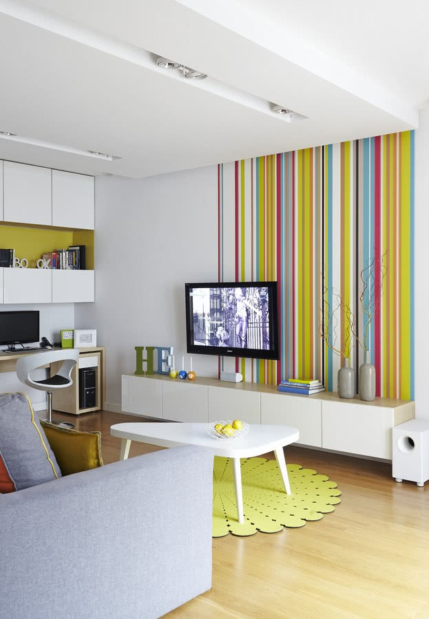 Tapeta w paski - mieszkanie w centrum miasta