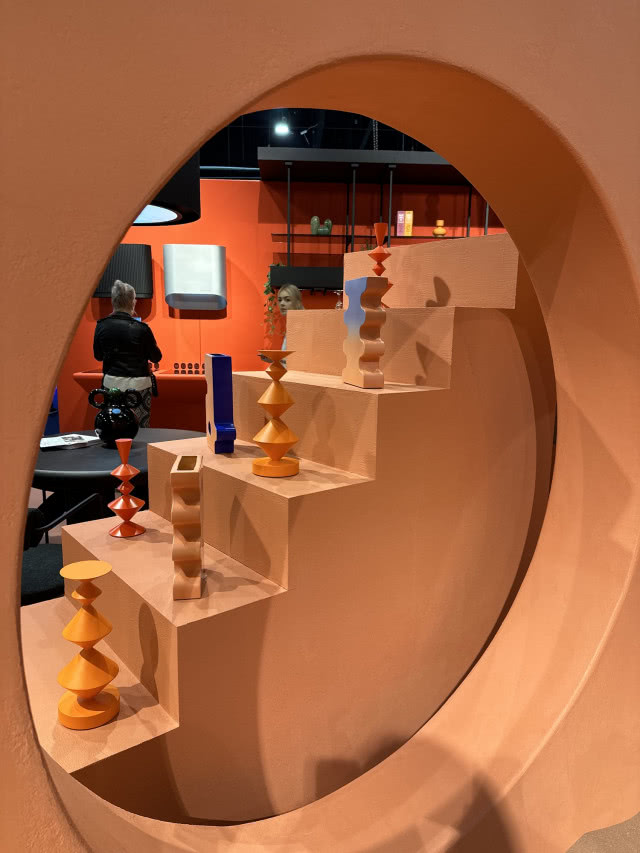 Ciarko - pomarańczowe stoisko