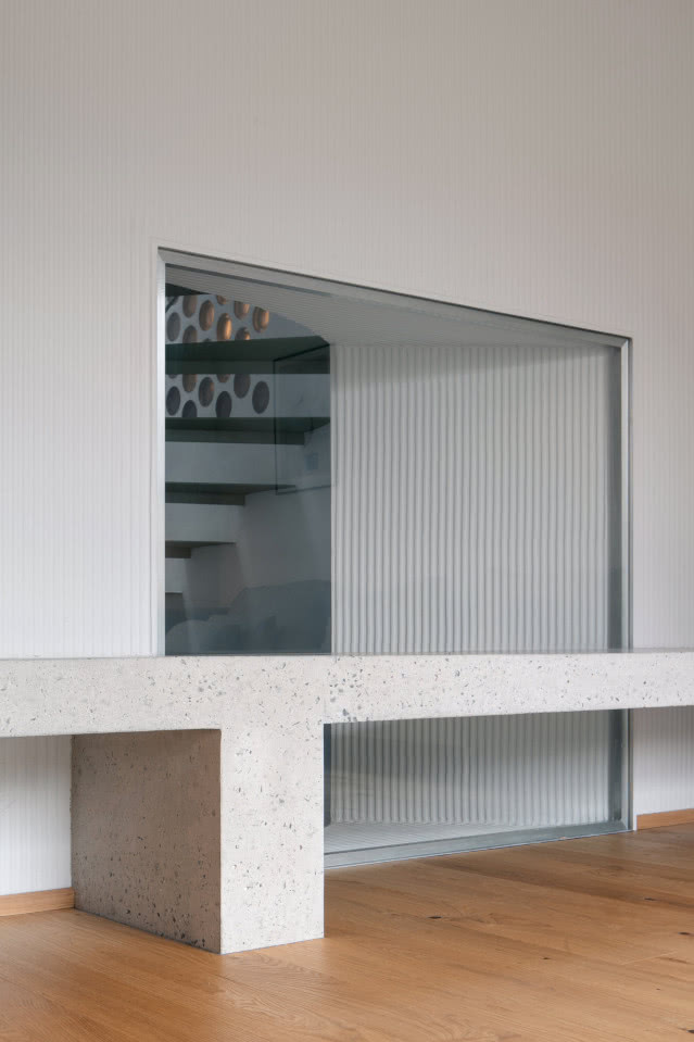 zielone schody z parawanem