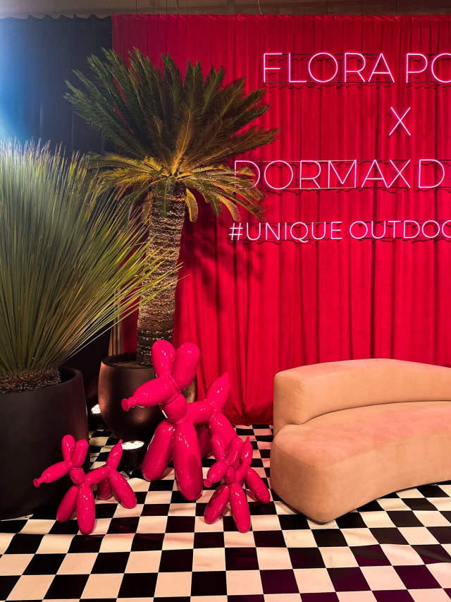 Flora Point - stoisko w intensywnym różu