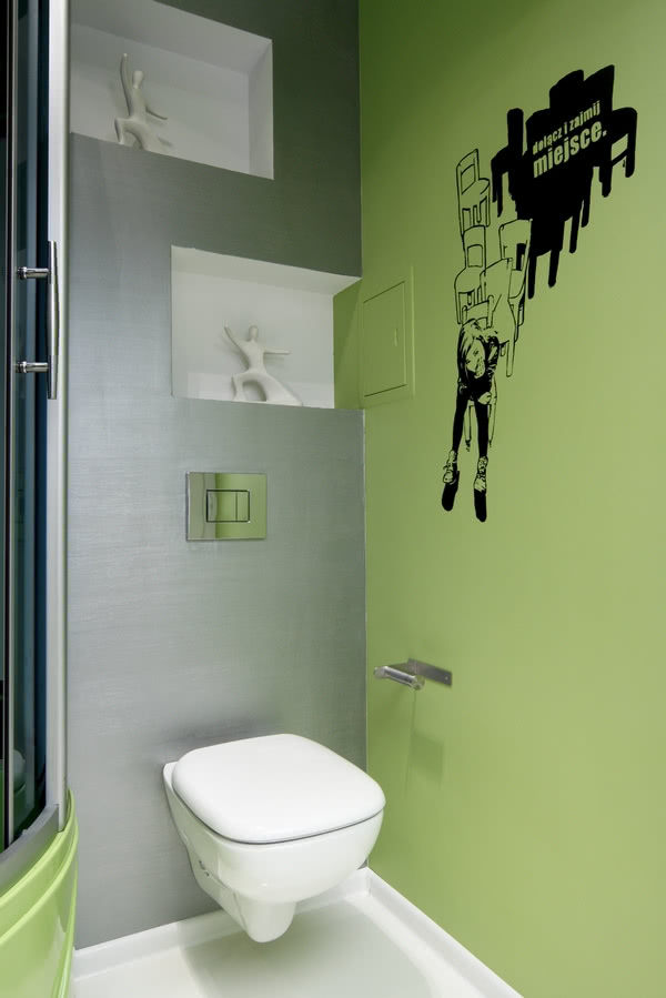 Biało-zielona łazienka.