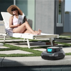 Domowy resort zamiast obowiązków. Jak technologia przejmuje pracę w ogrodzie?