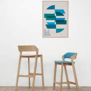 Krzesła są sztaplowane (można je składać jedno w...