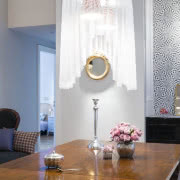 Oryginalna lampa nad stołem w jadalni to...