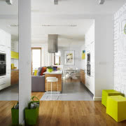 Stół z krzesłami - mieszkanie w centrum miasta