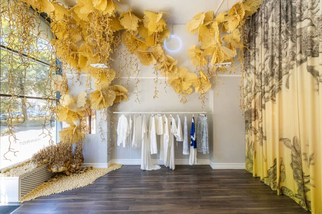 W warszawskim butiku HAWROT stanęła instalacja muzealna Wojtka Sobczyka!