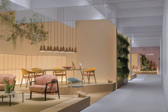 kolorowy pawilon z daleka