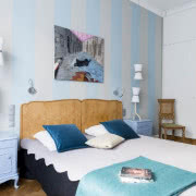 Oryginalna lampa nad stołem w jadalni to...