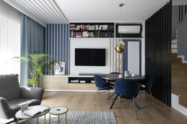 Salon i schody na piętro