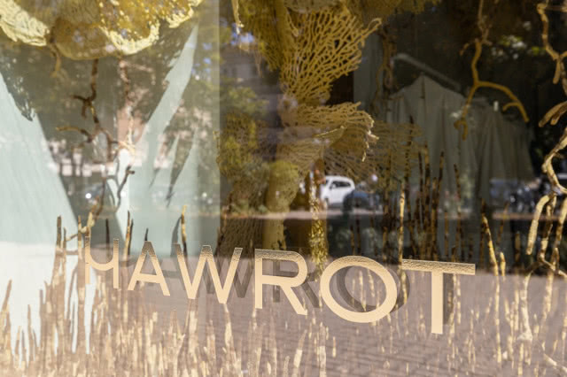 W warszawskim butiku HAWROT stanęła instalacja muzealna Wojtka Sobczyka!