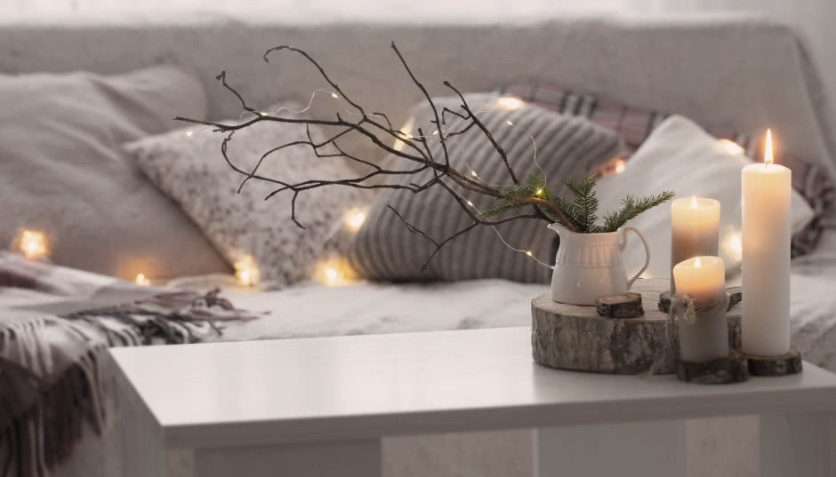 Jak zrobić zimowe dekoracje? 10 pomysłów na zimowe ozdoby do domu i ogrodu