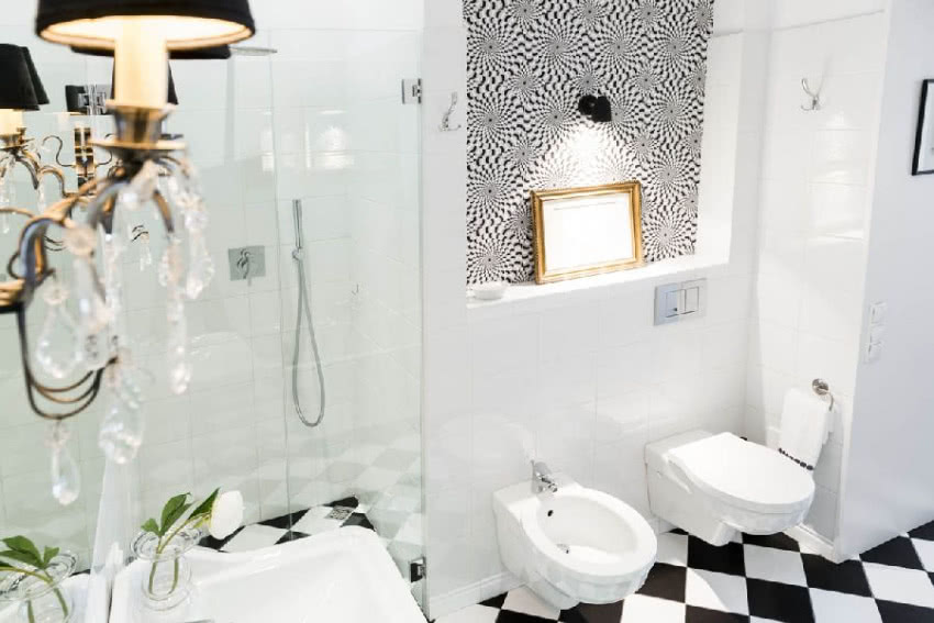 Kinkiet z kryształkami podkreśla styl...