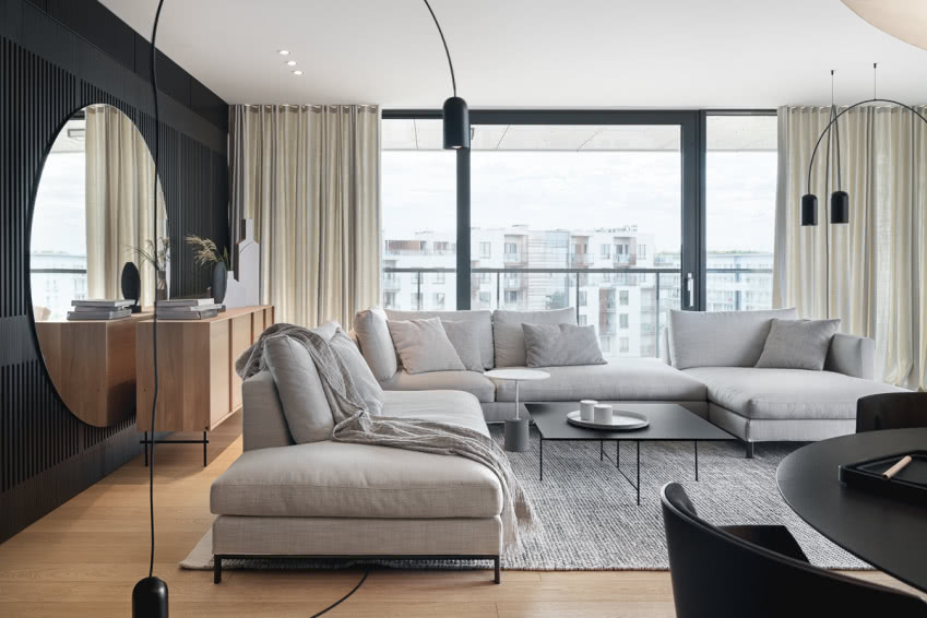 Głównym meblem w salonie jest wygodna, rodzinna...