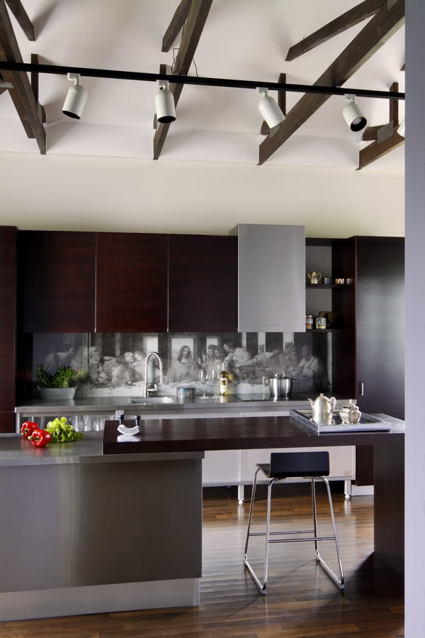 Otwarta kuchnia w lofcie.