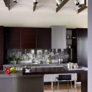 W białej łazience (gościnnej) można za to...