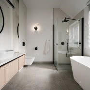 Dom Wieloszczytowy na Pomorzu. Wybudowano go na skarpie!