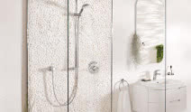 Nowoczesny prysznic przyjazny rodzinom