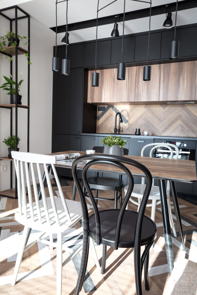 Kuchnia w drewnie i w czerni