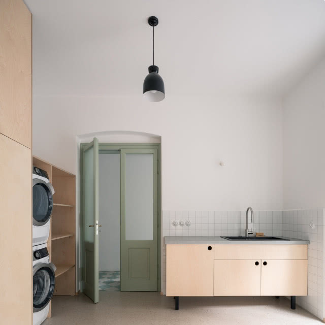 cześć domu z pralnią