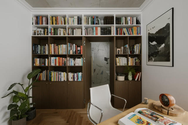 Domowa biblioteczka na całej ścianie