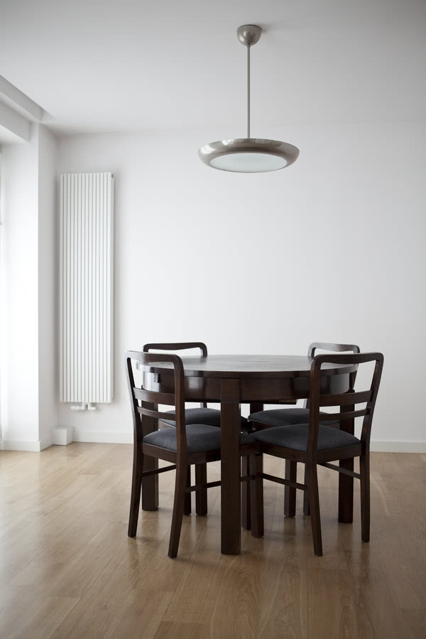 Minimalistyczna jadalnie - szlachetne stół,...