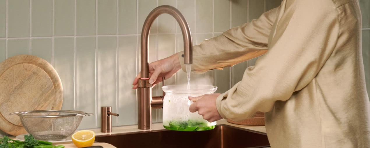 Zalety posiadania kranu, który ma wiele funkcji i może zastąpić inne urządzenia kuchenne
