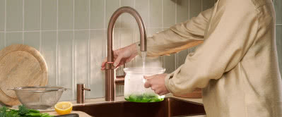 Zalety posiadania kranu, który ma wiele funkcji i może zastąpić inne urządzenia kuchenne