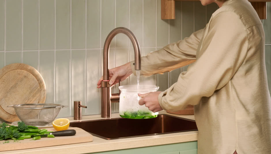 Zalety posiadania kranu, który ma wiele funkcji i może zastąpić inne urządzenia kuchenne