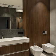 Granit, czerń i drewno. Dom w Katowicach, w którym przeciwieństwa tworzą harmonię