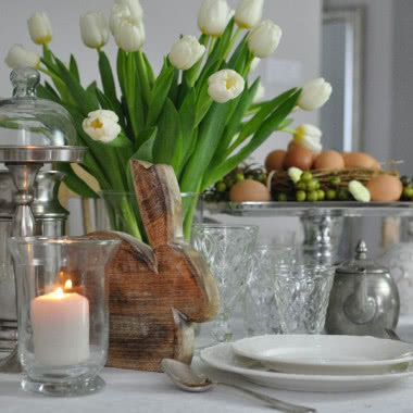 Wielkanocny stół w rustykalnym stylu
