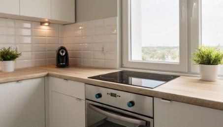 Czy do kuchni i łazienki muszą być specjalne okna?