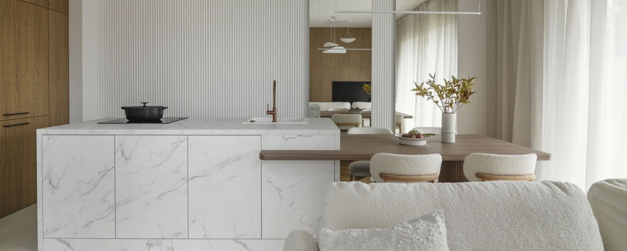 Wnętrza w duchu modern organic. Dom pokazowy Riva Park w Raszynie