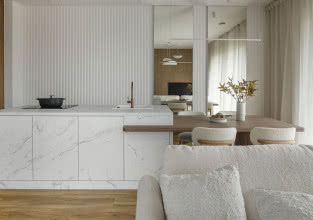 Wnętrza w duchu modern organic. Dom pokazowy Riva Park w Raszynie