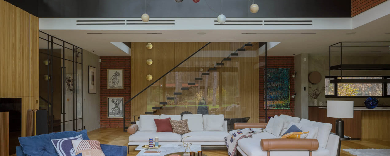 Lewitujące życie. Niesamowita rezydencja pod Warszawą pełna sztuki!