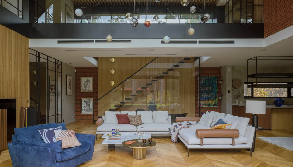 Lewitujące życie. Niesamowita rezydencja pod Warszawą pełna sztuki!