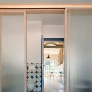 Poprzedni budynek spłonął! Architekci postanowili przywrócić domowi dawny blask!