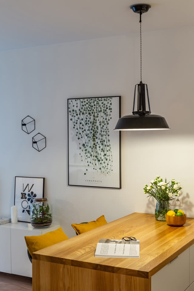 Blat roboczy będący jednocześnie stołem