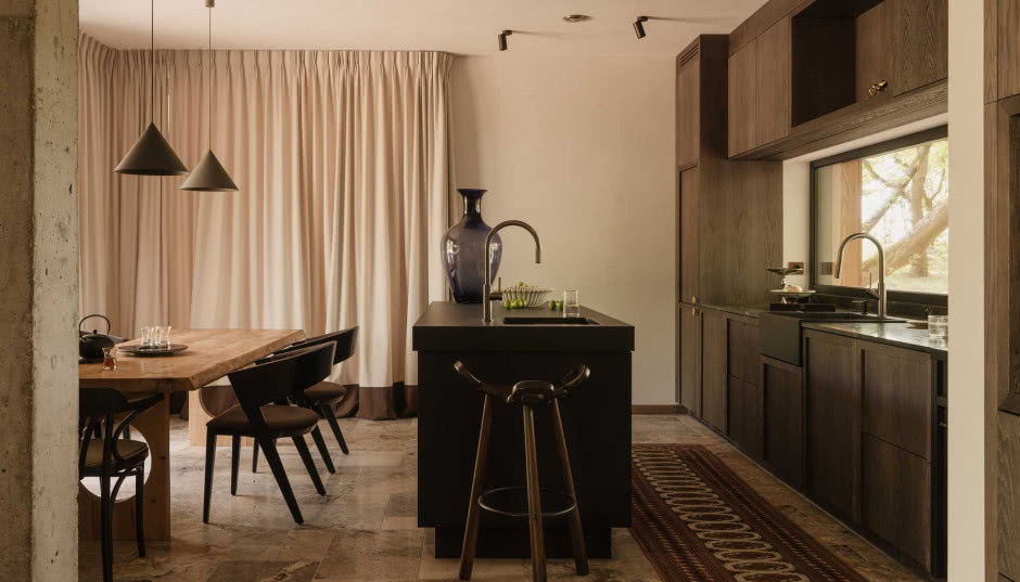 Jak dobrać baterię kuchenną do układu wnętrza? Wybór armatury w kuchniach otwartych i zamkniętych