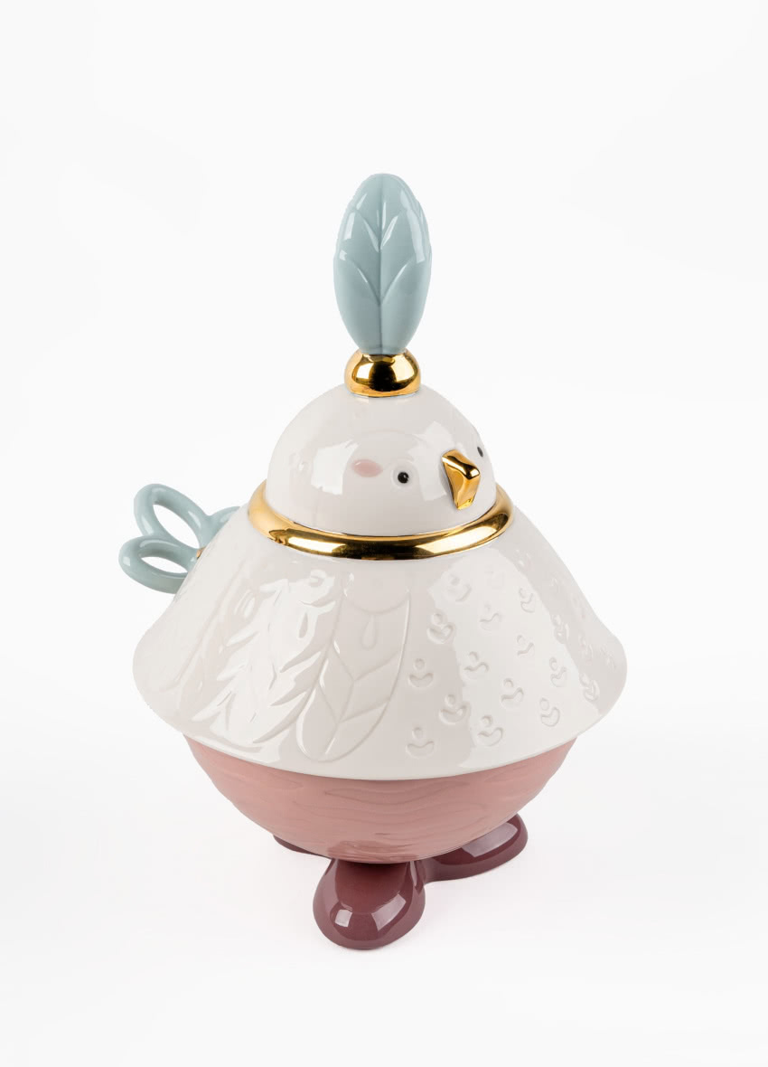 Porcelanowa cukiernica w kształcie kurczaka...