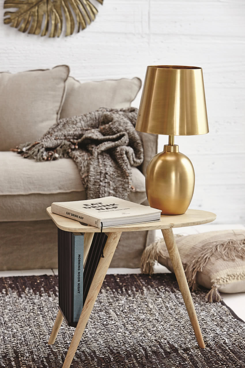 Urządzając salon sięgnijmy po złote detale,...