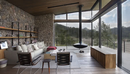 Jak się mieszka w meksykańskim lesie? Niezwykły projekt rodzinnego rancza