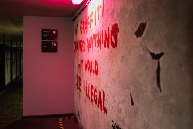 Ruszyło Muzeum Banksy’ego! Dotąd było owiane tajemnicą, tak jak sam jego bohater